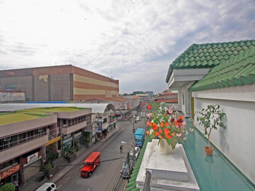 Hotel Galleria Davao City Buitenkant foto
