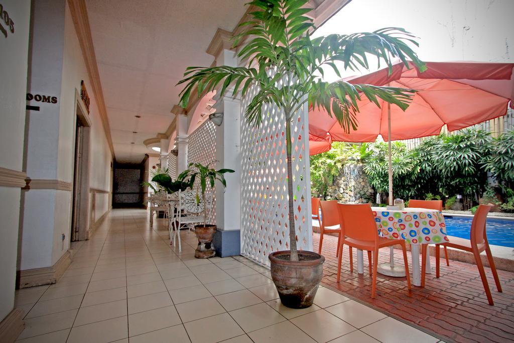 Hotel Galleria Davao City Buitenkant foto